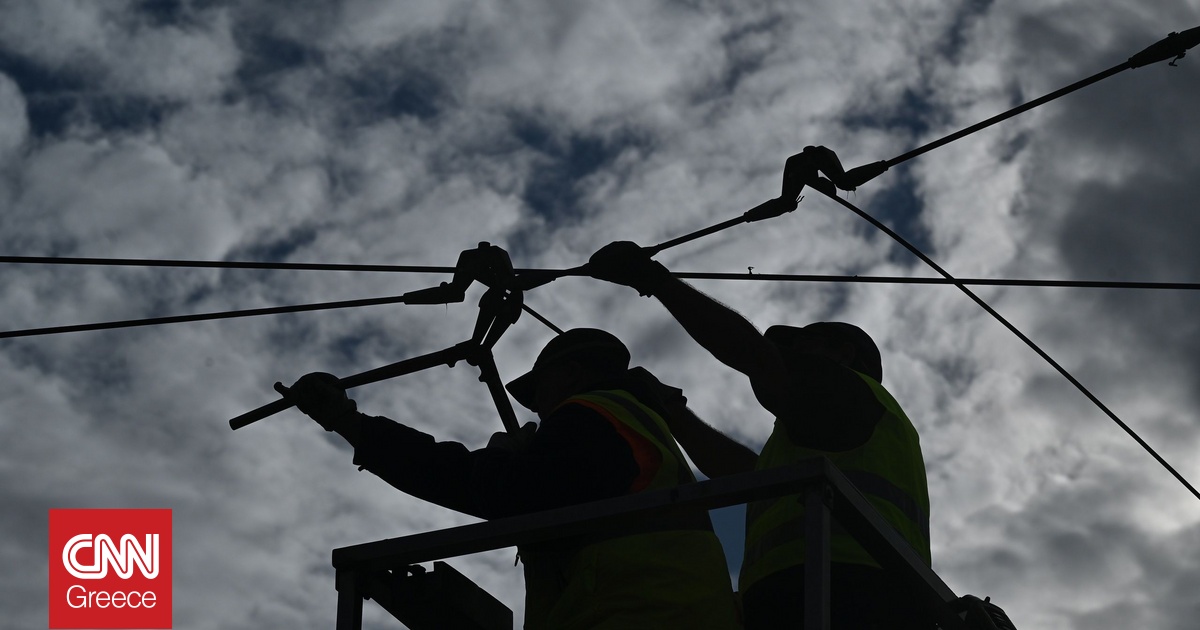 Ο Πειραιάς αποχαιρετά τα καλώδια των τρόλεϊ – Αλλαγή εποχής για τα μέσα μεταφοράς στην Αθήνα