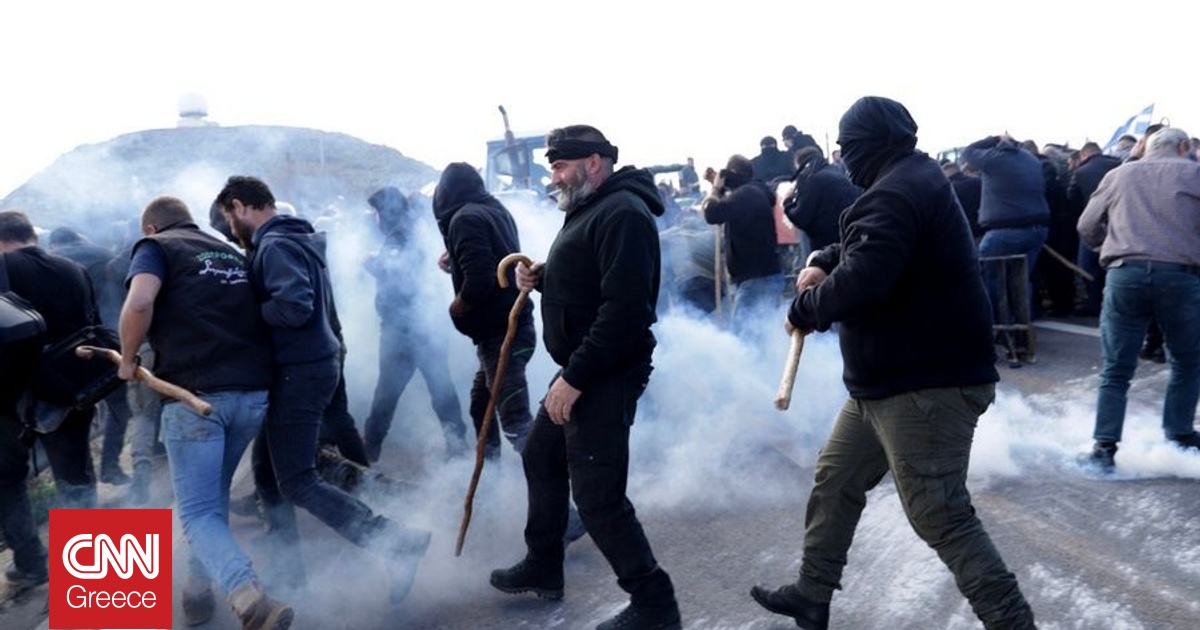 Υπό κατάληψη το κτήριο της Αποκεντρωμένης Διοίκησης στο Ηράκλειο από αγρότες με τα τρακτέρ τους