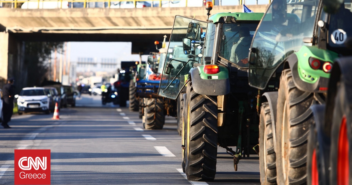 Σφίγγουν τον κλοιό οι αγρότες: Ξεπέρασαν τα 100 τα μπλόκα – Γέφυρα διαλόγου ρίχνει η κυβέρνηση