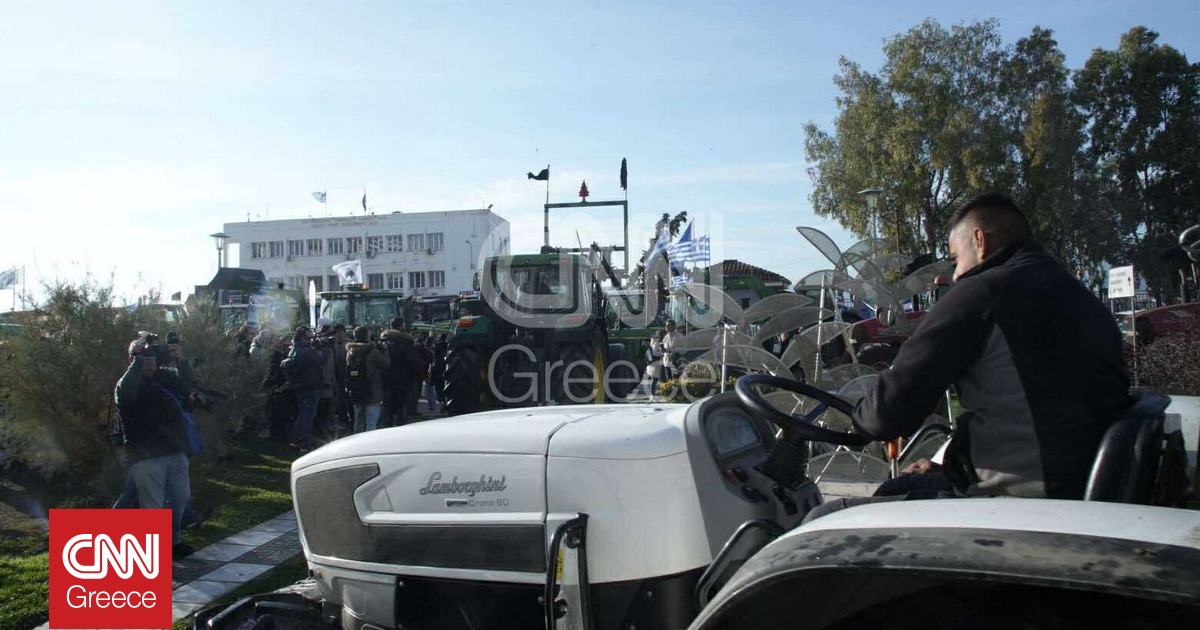 Βόλος: Αποχώρησαν οι αγρότες από το λιμάνι μετά το τελεσίγραφο της ΕΛΑΣ – Πάνω από 90 τα μπλόκα