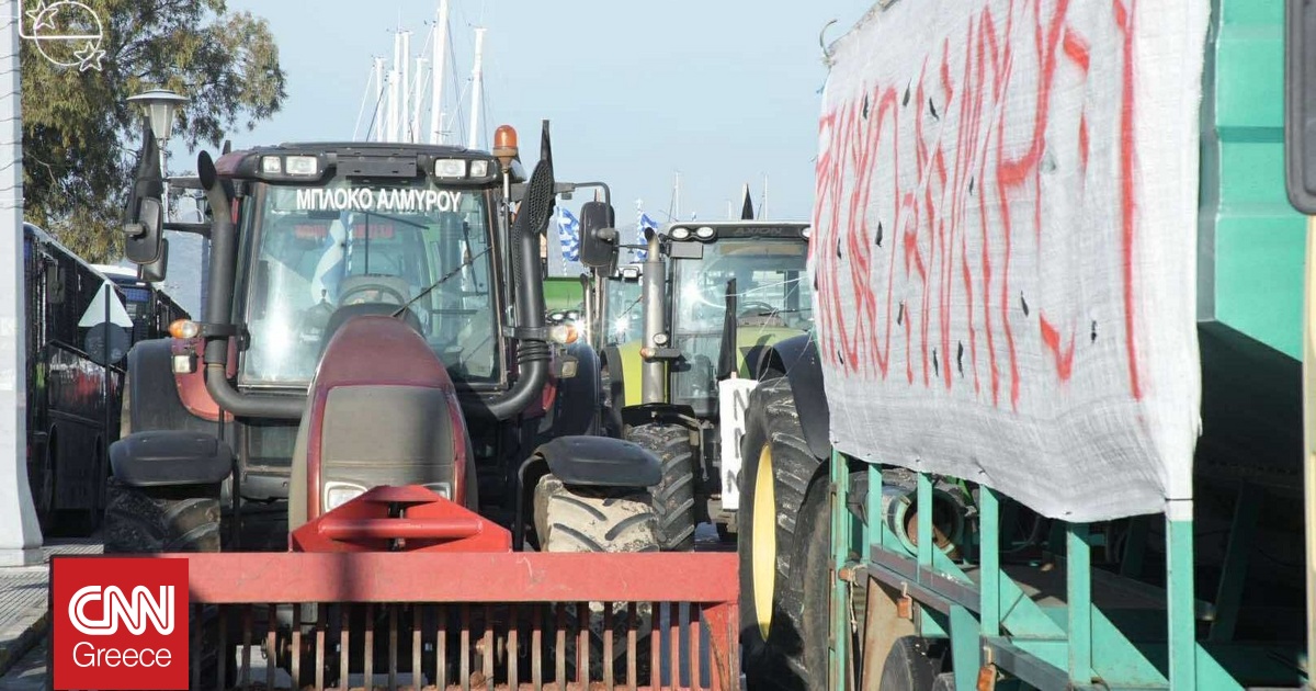 Αγρότες και αλιείς αποκλείουν το λιμάνι του Βόλου – Κλιμακώνονται οι κινητοποιήσεις σε όλη τη χώρα