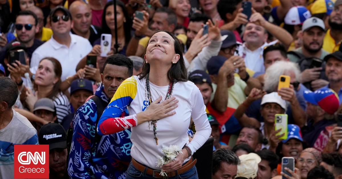 Ηρωική εμφάνιση: Η Βενεζουελάνα Νομπελίστρια Μαρία Κορίνα Ματσάδο βγαίνει από την «κρυψώνα» της