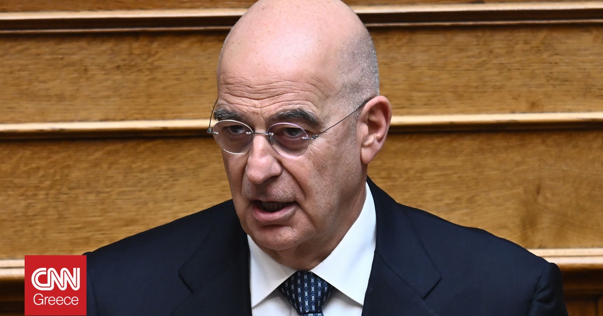 «Πειράγματα» μεταξύ Δένδια, Βορίδη και Πλεύρη: «Εγώ να καθίσω δεξιά, γιατί είμαι κανονικός δεξιός»