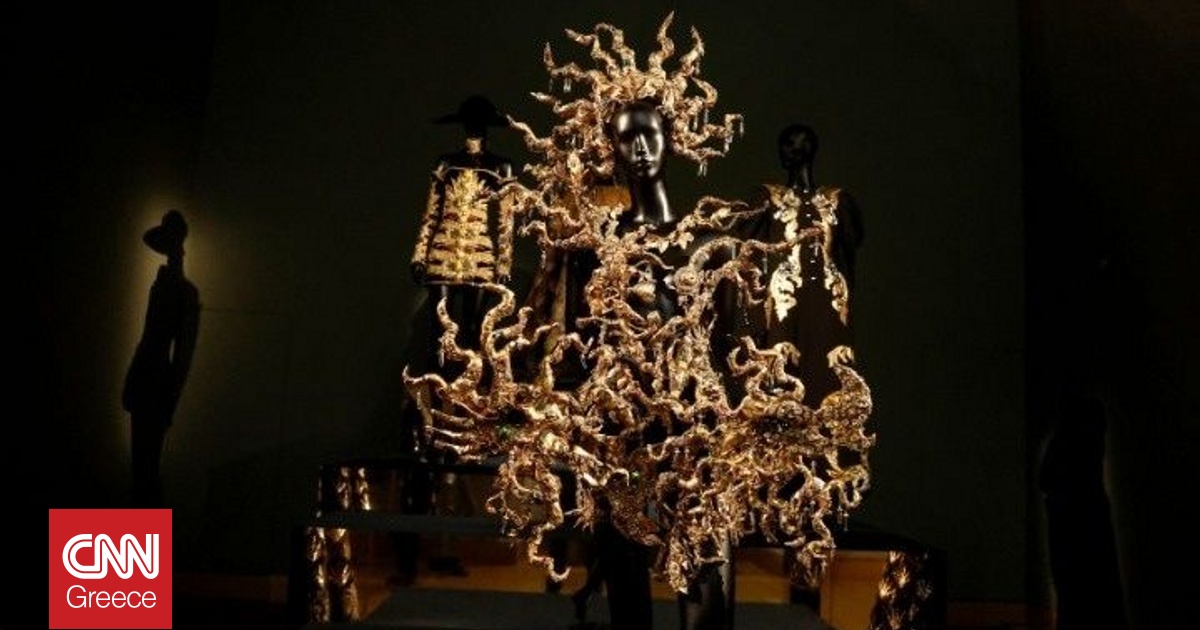 Με έκθεση αφιερωμένη στην Elsa Schiaparelli αρχίζει η νέα χρονιά στο Μουσείο V&A στο Λονδίνο