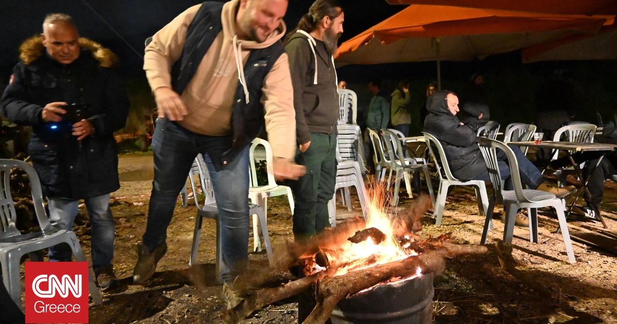 Αγρότες: Η εορταστική ανάπαυλα, το ρεβεγιόν στα μπλόκα και τα μηνύματα Αγρότες: Η εορταστική ανάπαυλα, το ρεβεγιόν στα μπλόκα και τα μηνύματα