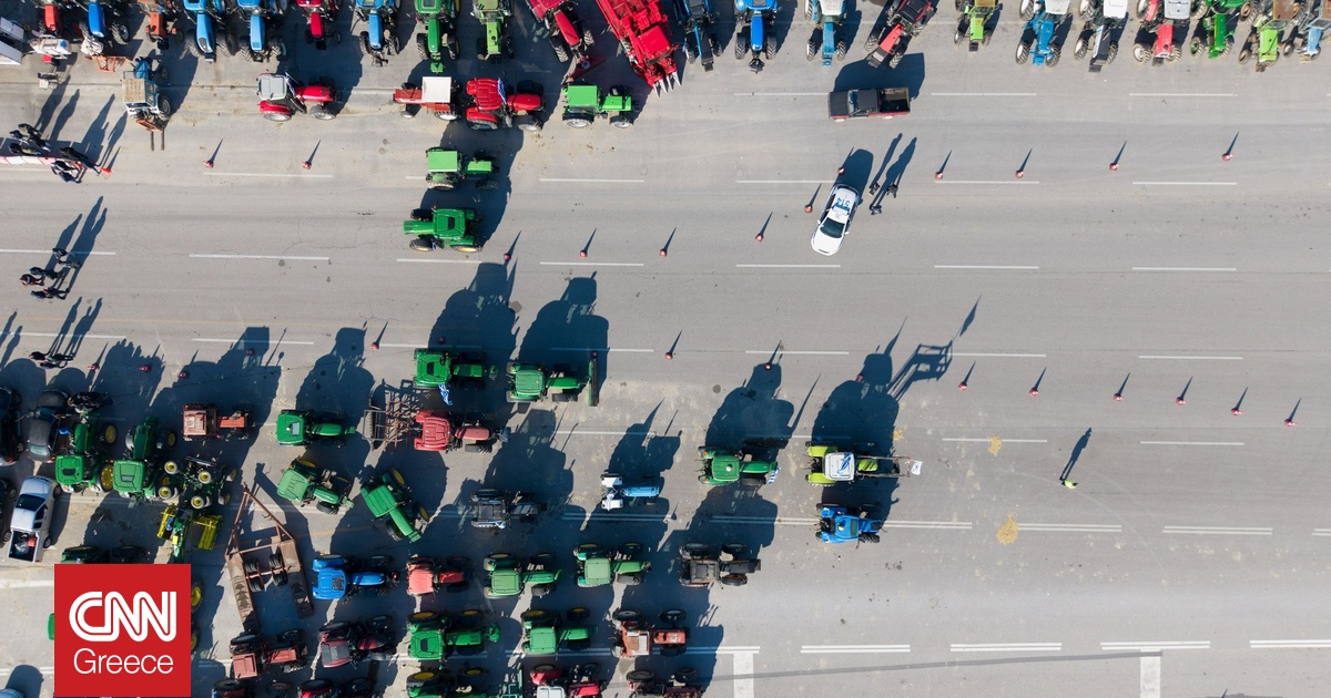 Από νέα μπλόκα μέχρι συλλαλητήριο στο Σύνταγμα εξετάζουν οι αγρότες μετά τις γιορτές Από νέα μπλόκα μέχρι συλλαλητήριο στο Σύνταγμα εξετάζουν οι αγρότες μετά τις γιορτές
