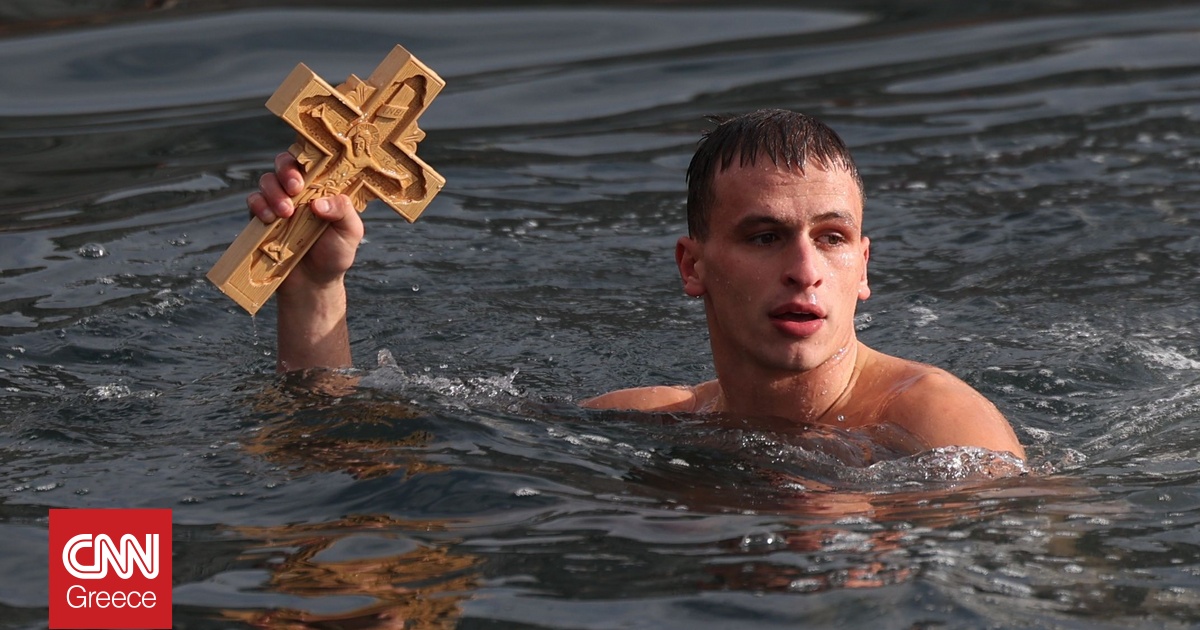 Θεσσαλονίκη: Μεγαλοπρεπής εορτασμός των Θεοφανείων – Ποιος έπιασε τον Σταυρό Θεσσαλονίκη: Μεγαλοπρεπής εορτασμός των Θεοφανείων – Ποιος έπιασε τον Σταυρό