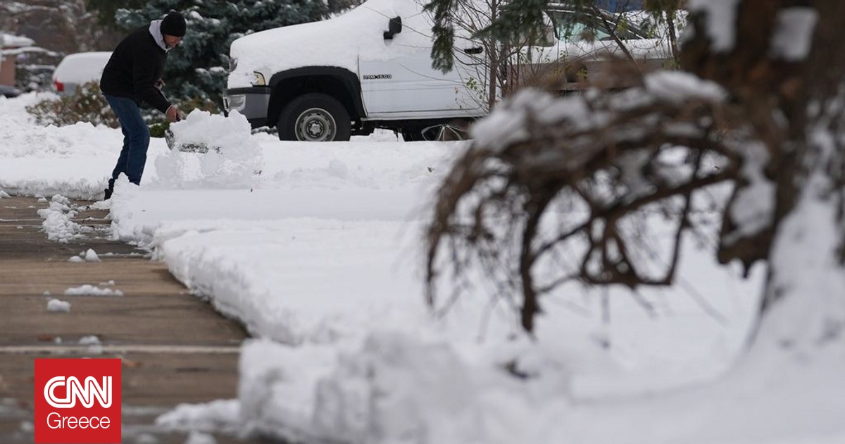 Σπάνια ψυχρή εισβολή στο Μαρόκο: Χιόνι «σκέπασε» δρόμους στην Ούτζα μετά από 25 χρόνια