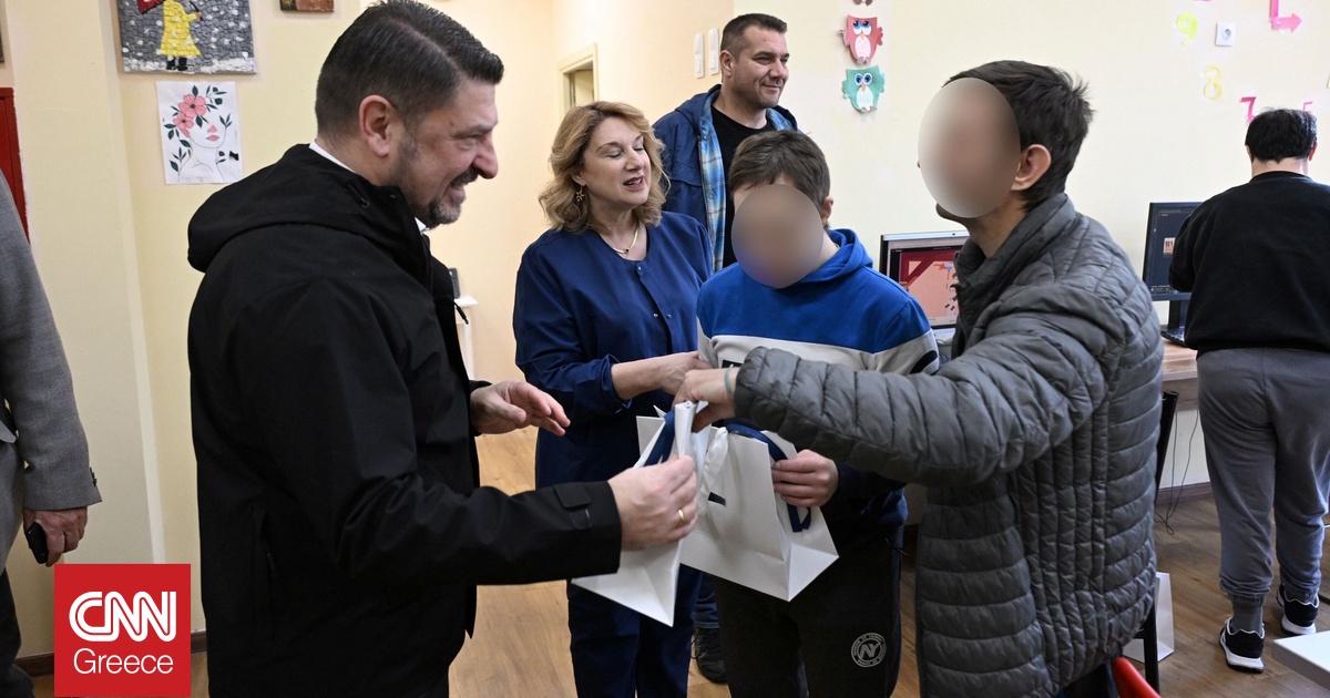 Επίσκεψη Χαρδαλιά σε παιδιά ΑμεΑ στον Χολαργό – 1,23 εκατ. ευρώ η χρηματοδότηση της Περιφέρειας