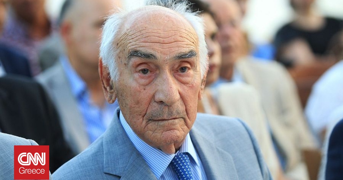 &Pi;έ&theta;&alpha;&nu;&epsilon; &omicron; &Alpha;&lambda;έ&xi;&alpha;&nu;&delta;&rho;&omicron;&sigmaf; &Pi;&alpha;&pi;&alpha;&delta;ό&gamma;&gamma;&omicron;&nu;&alpha;&sigmaf;, &upsilon;&pi;&omicron;&upsilon;&rho;&gamma;ό&sigmaf; &kappa;&alpha;&iota; &beta;&omicron;&upsilon;&lambda;&epsilon;&upsilon;&tau;ή&sigmaf; &tau;&eta;&sigmaf; &Nu;έ&alpha;&sigmaf; &Delta;&eta;&mu;&omicron;&kappa;&rho;&alpha;&tau;ί&alpha;&sigmaf;