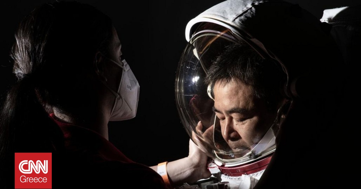 &Tau;&omicron; &delta;&iota;ά&sigma;&tau;&eta;&mu;&alpha; &alpha;&lambda;&lambda;ά&zeta;&epsilon;&iota; &tau;&eta; &delta;&omicron;&mu;ή &kappa;&alpha;&iota; &tau;&eta; &theta;έ&sigma;&eta; &tau;&omicron;&upsilon; &epsilon;&gamma;&kappa;&epsilon;&phi;ά&lambda;&omicron;&upsilon; &tau;&omega;&nu; &alpha;&sigma;&tau;&rho;&omicron;&nu;&alpha;&upsilon;&tau;ώ&nu;, &alpha;&pi;&omicron;&delta;&epsilon;&iota;&kappa;&nu;ύ&epsilon;&iota; &mu;&epsilon;&lambda;έ&tau;&eta;