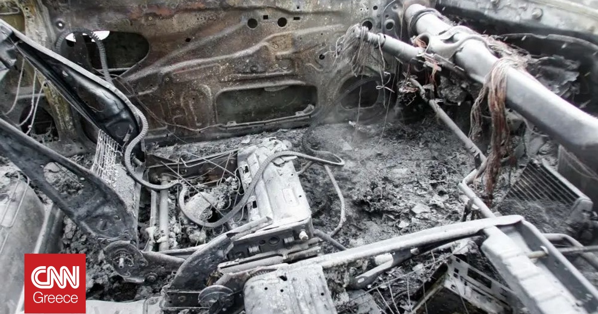 &Sigma;&tau;&iota;&sigmaf; &phi;&lambda;ό&gamma;&epsilon;&sigmaf; &tau;&rho;ί&alpha; &alpha;&upsilon;&tau;&omicron;&kappa;ί&nu;&eta;&tau;&alpha; &tau;&alpha; &xi;&eta;&mu;&epsilon;&rho;ώ&mu;&alpha;&tau;&alpha; &sigma;&tau;&omicron; &Mu;&epsilon;&nu;ί&delta;&iota; - &Sigma;&epsilon; &epsilon;&xi;έ&lambda;&iota;&xi;&eta; έ&rho;&epsilon;&upsilon;&nu;&alpha; &gamma;&iota;&alpha; &tau;&alpha; &alpha;ί&tau;&iota;&alpha;