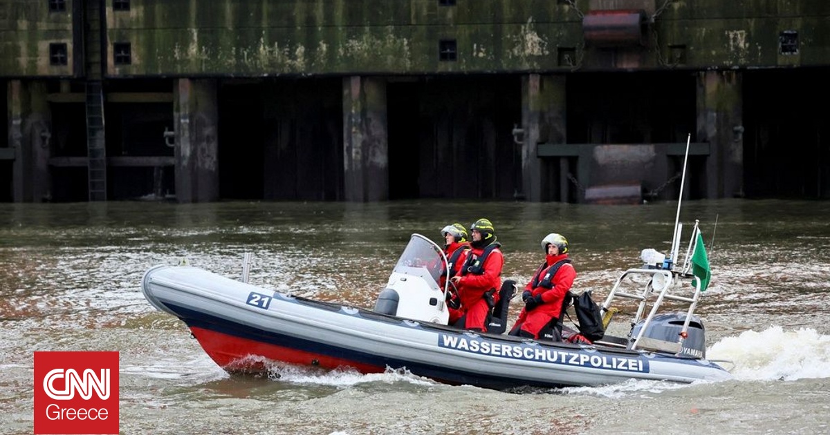&Alpha;&pi;ό&pi;&epsilon;&iota;&rho;&alpha; &sigma;&alpha;&mu;&pi;&omicron;&tau;ά&zeta; &sigma;&epsilon; &pi;&lambda;&omicron;ί&alpha; &tau;&omicron;&upsilon; &gamma;&epsilon;&rho;&mu;&alpha;&nu;&iota;&kappa;&omicron;ύ &pi;&omicron;&lambda;&epsilon;&mu;&iota;&kappa;&omicron;ύ &nu;&alpha;&upsilon;&tau;&iota;&kappa;&omicron;ύ: &Delta;ύ&omicron; &sigma;&upsilon;&lambda;&lambda;ή&psi;&epsilon;&iota;&sigmaf;