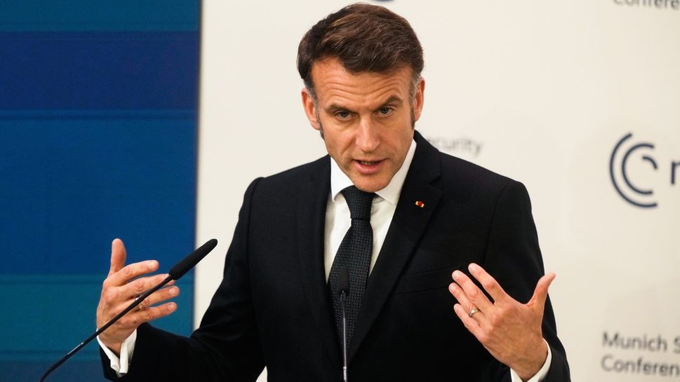 &Mu;&alpha;&kappa;&rho;ό&nu;: &Nu;&alpha; &alpha;&pi;&omicron;&sigma;&alpha;&phi;&eta;&nu;ί&sigma;&omicron;&upsilon;&nu; &tau;&eta; &theta;έ&sigma;&eta; &tau;&omicron;&upsilon;&sigmaf; &omicron;&iota; &pi;&omicron;&lambda;&iota;&tau;&iota;&kappa;έ&sigmaf; &delta;&upsilon;&nu;ά&mu;&epsilon;&iota;&sigmaf; &mu;&epsilon; &delta;&iota;&alpha;&sigma;&upsilon;&nu;&delta;έ&sigma;&epsilon;&iota;&sigmaf; &sigma;&epsilon; &beta;ί&alpha;&iota;&epsilon;&sigmaf; &omicron;&mu;ά&delta;&epsilon;&sigmaf;