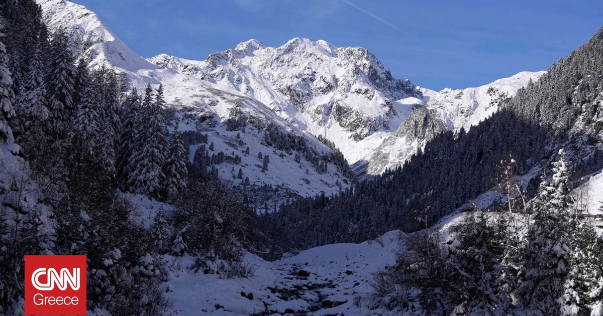 &Alpha;&upsilon;&sigma;&tau;&rho;ί&alpha;: &Tau;&rho;&epsilon;&iota;&sigmaf; &nu;&epsilon;&kappa;&rho;&omicron;ί &epsilon;&xi;&alpha;&iota;&tau;ί&alpha;&sigmaf; &chi;&iota;&omicron;&nu;&omicron;&sigma;&tau;&iota;&beta;ά&delta;&omega;&nu;