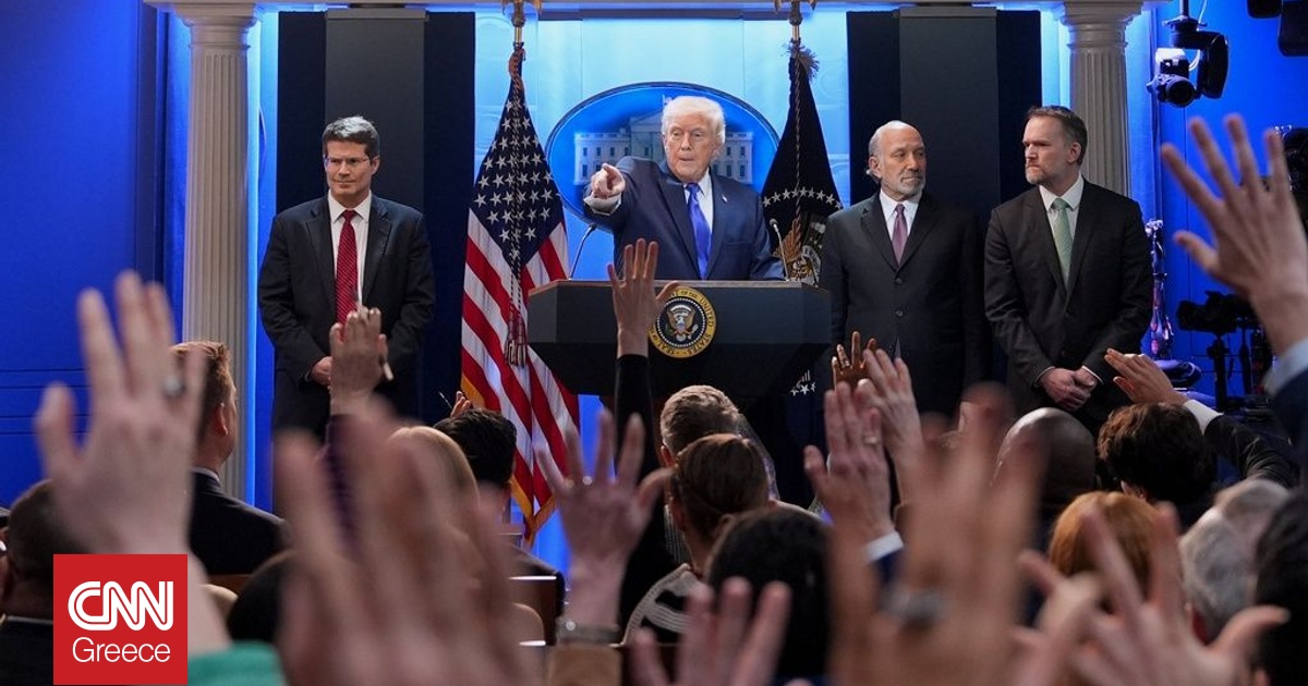 &Gamma;&iota;&alpha;&tau;ί &omicron; &Tau;&rho;&alpha;&mu;&pi; &delta;&epsilon;&nu; &kappa;ά&nu;&epsilon;&iota; &pi;ί&sigma;&omega; &gamma;&iota;&alpha; &tau;&omicron;&upsilon;&sigmaf; &delta;&alpha;&sigma;&mu;&omicron;ύ&sigmaf;: &Pi;&omicron;&iota;&alpha; &tau;&alpha; &epsilon;&nu;&nu;&alpha;&lambda;&alpha;&kappa;&tau;&iota;&kappa;ά &epsilon;&rho;&gamma;&alpha;&lambda;&epsilon;ί&alpha; &mu;&epsilon;&tau;ά &tau;&omicron; &delta;&iota;&kappa;&alpha;&sigma;&tau;&iota;&kappa;ό &mu;&pi;&lambda;ό&kappa;&omicron;