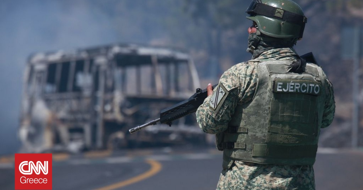 &Mu;&epsilon;&xi;&iota;&kappa;ό: &Tau;&omicron;&upsilon;&lambda;ά&chi;&iota;&sigma;&tau;&omicron;&nu; 25 &sigma;&tau;&rho;&alpha;&tau;&iota;ώ&tau;&epsilon;&sigmaf; &nu;&epsilon;&kappa;&rho;&omicron;ί &alpha;&pi;ό &epsilon;&pi;&iota;&theta;έ&sigma;&epsilon;&iota;&sigmaf; &tau;&omicron;&upsilon; CJNG &mu;&epsilon;&tau;ά &tau;&omicron;&nu; &theta;ά&nu;&alpha;&tau;&omicron; &tau;&omicron;&upsilon; &laquo;&Epsilon;&lambda; &Mu;έ&nu;&tau;&sigma;&omicron;&raquo;