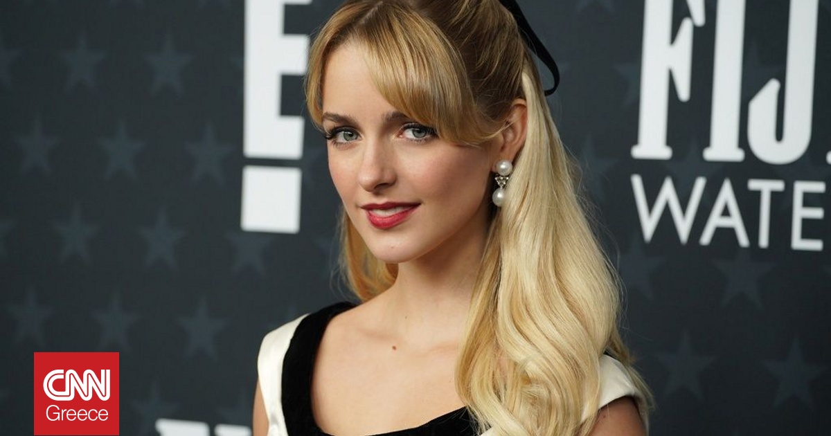 Scooby - Doo: &Eta; &Mu;&alpha;&kappa;έ&nu;&alpha; &Gamma;&kappa;&rho;έ&iota;&sigmaf; &laquo;&kappa;&lambda;&epsilon;ί&delta;&omega;&sigma;&epsilon;&raquo; &tau;&omicron;&nu; &rho;ό&lambda;&omicron; &tau;&eta;&sigmaf; Daphne &sigma;&tau;&eta; &nu;έ&alpha; live - action &sigma;&epsilon;&iota;&rho;ά &tau;&omicron;&upsilon; Netflix