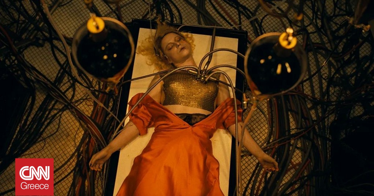 The Bride!: &Eta; &Nu;ύ&phi;&eta; &tau;&omicron;&upsilon; &Phi;&rho;&alpha;&nu;&kappa;&epsilon;&nu;&sigma;&tau;ά&iota;&nu; &epsilon;&pi;&iota;&sigma;&tau;&rho;έ&phi;&epsilon;&iota; &sigma;&epsilon; &mu;&iota;&alpha; &epsilon;&kappa;&rho;&eta;&kappa;&tau;&iota;&kappa;ή &kappa;&iota;&nu;&eta;&mu;&alpha;&tau;&omicron;&gamma;&rho;&alpha;&phi;&iota;&kappa;ή &alpha;&nu;&alpha;&gamma;έ&nu;&nu;&eta;&sigma;&eta;