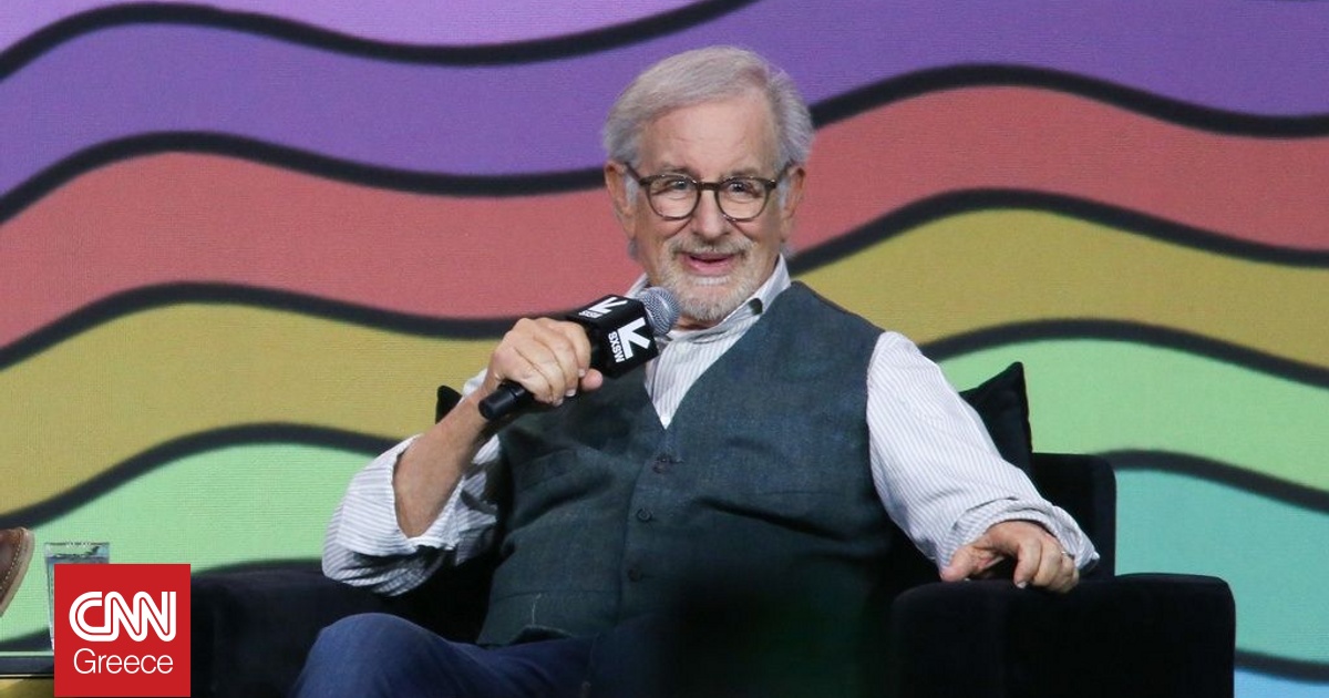 &Sigma;&tau;&alpha; &laquo;&sigma;&kappa;&alpha;&rho;&iota;ά&raquo; &nu;έ&alpha; &tau;&alpha;&iota;&nu;ί&alpha; &alpha;&pi;ό &tau;&omicron;&nu; &Sigma;&tau;ί&beta;&epsilon;&nu; &Sigma;&pi;ί&lambda;&mu;&pi;&epsilon;&rho;&gamma;&kappa;: &laquo;&Tau;έ&xi;&alpha;&sigmaf;, ά&lambda;&omicron;&gamma;&alpha; &kappa;&alpha;&iota; ό&pi;&lambda;&alpha;&raquo;