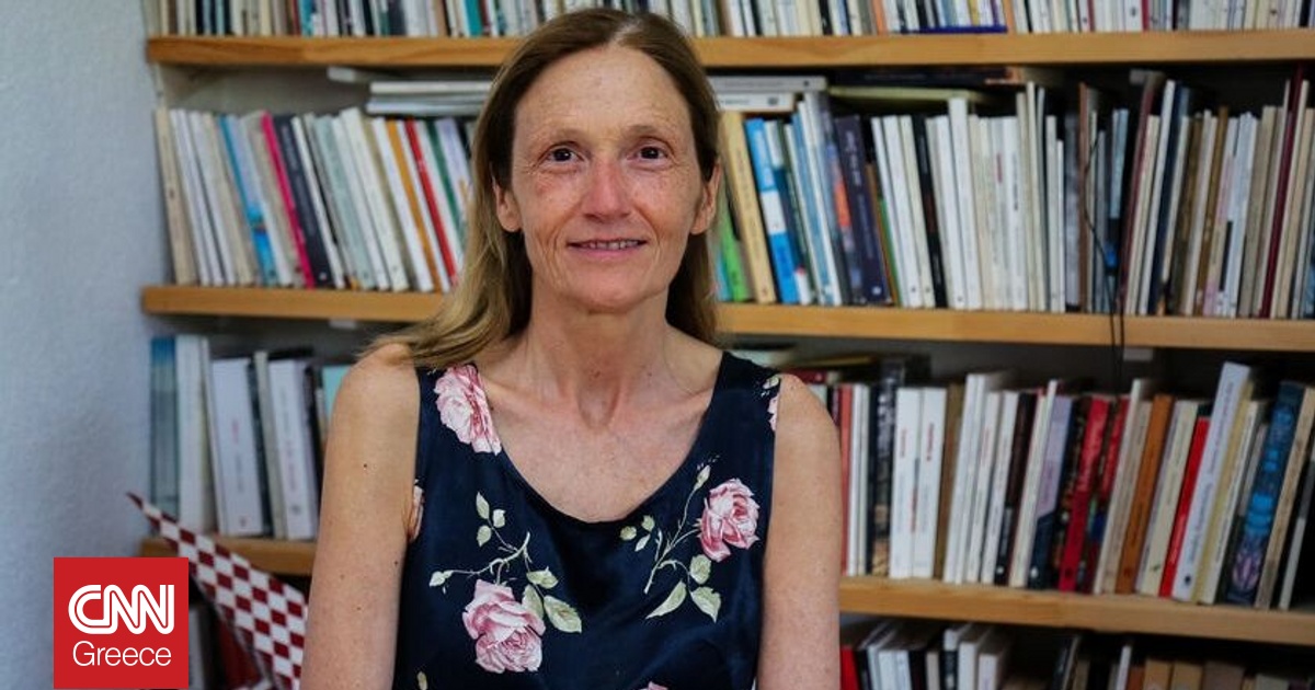 Έ&lambda;&epsilon;&nu;&alpha; &Mu;&alpha;&rho;&omicron;ύ&tau;&sigma;&omicron;&upsilon;: &Mu;&iota;&alpha; &pi;&omicron;&lambda;&upsilon;&phi;&omega;&nu;&iota;&kappa;ή &alpha;&phi;ή&gamma;&eta;&sigma;&eta; &gamma;&iota;&alpha; &tau;&iota;&sigmaf; &mu;&nu;ή&mu;&epsilon;&sigmaf; &kappa;&alpha;&iota; &tau;&alpha; &tau;&rho;&alpha;ύ&mu;&alpha;&tau;&alpha; &tau;&omicron;&upsilon; &pi;&alpha;&rho;ό&nu;&tau;&omicron;&sigmaf;