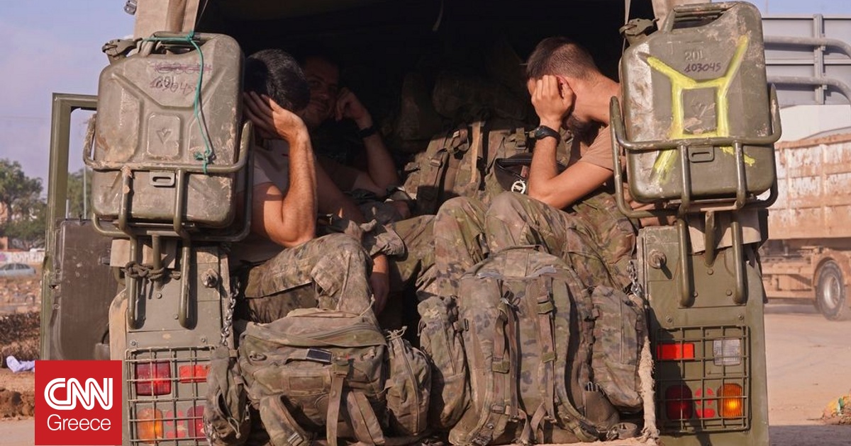 &Alpha;&pi;&omicron;&chi;&omega;&rho;&omicron;ύ&nu; &alpha;&pi;ό &tau;&omicron; &Iota;&rho;ά&kappa; &omicron;&iota; 300 &Iota;&sigma;&pi;&alpha;&nu;&omicron;ί &sigma;&tau;&rho;&alpha;&tau;&iota;ώ&tau;&epsilon;&sigmaf; - &Eta; &kappa;&upsilon;&beta;έ&rho;&nu;&eta;&sigma;&eta; &tau;&omicron;&upsilon;&sigmaf; &alpha;&pi;&omicron;&mu;&alpha;&kappa;&rho;ύ&nu;&epsilon;&iota; &lambda;ό&gamma;&omega; &tau;&omicron;&upsilon; &pi;&omicron;&lambda;έ&mu;&omicron;&upsilon;