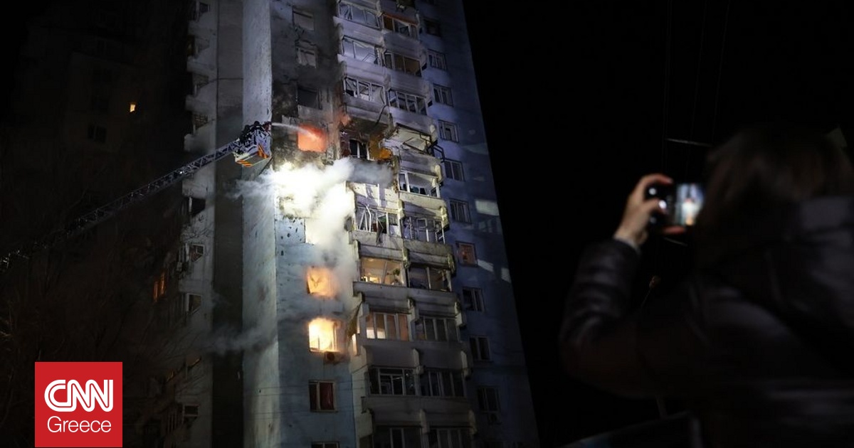 &Mu;&pi;&alpha;&rho;ά&zeta; &rho;&omega;&sigma;&iota;&kappa;ώ&nu; &epsilon;&pi;&iota;&theta;έ&sigma;&omega;&nu; &sigma;&tau;&eta;&nu; &Omicron;&upsilon;&kappa;&rho;&alpha;&nu;ί&alpha; - 14 &nu;&epsilon;&kappa;&rho;&omicron;ί &kappa;&alpha;&iota; &delta;&epsilon;&kappa;ά&delta;&epsilon;&sigmaf; &tau;&rho;&alpha;&upsilon;&mu;&alpha;&tau;ί&epsilon;&sigmaf;