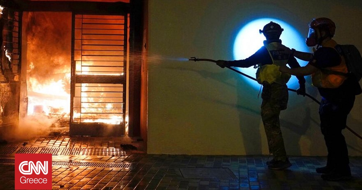 &Mu;&epsilon;&gamma;ά&lambda;&eta; &pi;&upsilon;&rho;&kappa;&alpha;&gamma;&iota;ά &sigma;&epsilon; &kappa;&tau;ή&rho;&iota;&omicron; &sigma;&tau;&eta;&nu; &Kappa;ί&nu;&alpha;: &Tau;&rho;&epsilon;&iota;&sigmaf; &nu;&epsilon;&kappa;&rho;&omicron;ί, 23 &tau;&rho;&alpha;&upsilon;&mu;&alpha;&tau;ί&epsilon;&sigmaf; - &Beta;ί&nu;&tau;&epsilon;&omicron; &alpha;&pi;ό &tau;&iota;&sigmaf; &phi;&lambda;ό&gamma;&epsilon;&sigmaf;