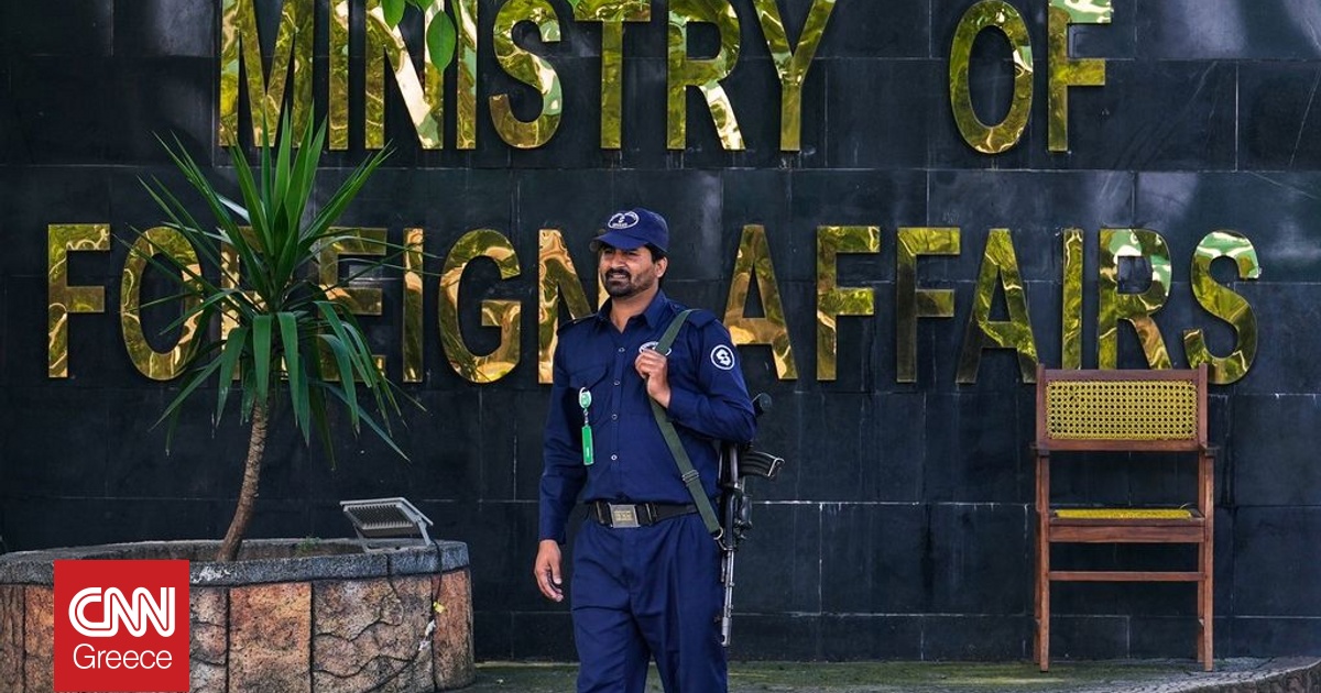 &Mu;&epsilon; &laquo;&beta;&alpha;&rho;&iota;ά ό&pi;&lambda;&alpha;&raquo; &pi;ά&nu;&epsilon; &Eta;&Pi;&Alpha; &kappa;&alpha;&iota; &Iota;&rho;ά&nu; &sigma;&tau;&iota;&sigmaf; &sigma;&upsilon;&nu;&omicron;&mu;&iota;&lambda;ί&epsilon;&sigmaf; &tau;&omicron;&upsilon; &Pi;&alpha;&kappa;&iota;&sigma;&tau;ά&nu; - &Eta;&gamma;&omicron;ύ&nu;&tau;&alpha;&iota; &Beta;&alpha;&nu;&sigmaf; &kappa;&alpha;&iota; &Gamma;&kappa;&alpha;&lambda;&iota;&mu;&pi;ά&phi;