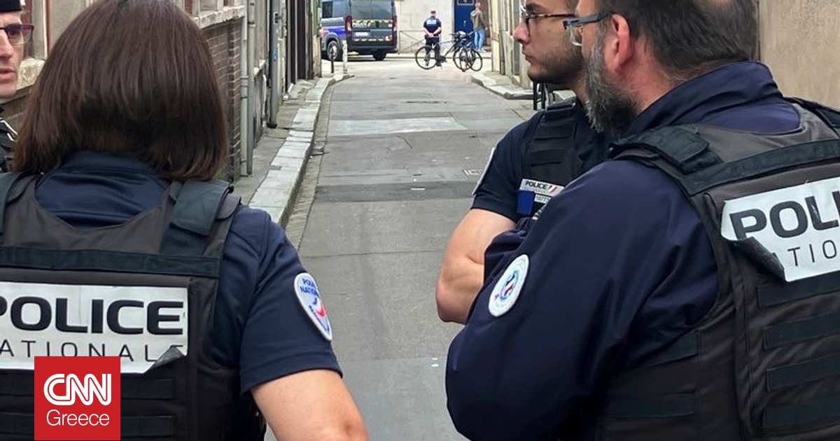 &Tau;&rho;&alpha;&gamma;&omega;&delta;ί&alpha; &sigma;&tau;&eta; &Gamma;&alpha;&lambda;&lambda;ί&alpha;: &Delta;ί&delta;&upsilon;&mu;&alpha; &alpha;&delta;&epsilon;&rho;&phi;ά&kappa;&iota;&alpha; &beta;&rho;έ&theta;&eta;&kappa;&alpha;&nu; &nu;&epsilon;&kappa;&rho;ά &alpha;&pi;ό &alpha;&phi;&upsilon;&delta;ά&tau;&omega;&sigma;&eta;