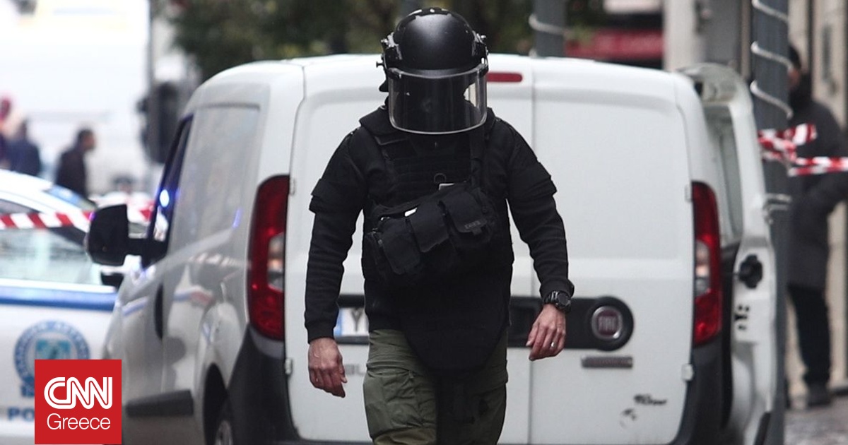 Ολοκληρώθηκε ο έλεγχος ύποπτου αντικειμένου στη Φιλελλήνων- Αποκαταστάθηκε η κυκλοφορία των οχημάτων Ολοκληρώθηκε ο έλεγχος ύποπτου αντικειμένου στη Φιλελλήνων- Αποκαταστάθηκε η κυκλοφορία των οχημάτων