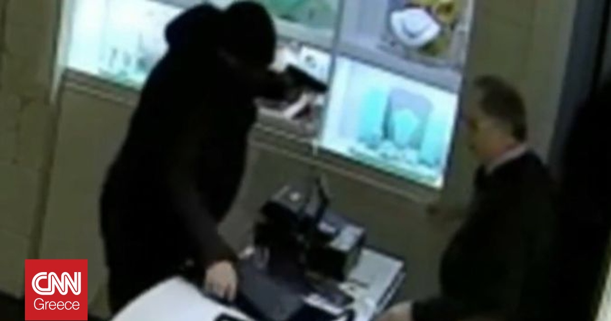 &Iota;&tau;&alpha;&lambda;ί&alpha;: &Omicron;&iota; &delta;&rho;&alpha;&mu;&alpha;&tau;&iota;&kappa;έ&sigmaf; &epsilon;&iota;&kappa;ό&nu;&epsilon;&sigmaf; &lambda;&eta;&sigma;&tau;&epsilon;ί&alpha;&sigmaf; &sigma;&epsilon; &kappa;&omicron;&sigma;&mu;&eta;&mu;&alpha;&tau;&omicron;&pi;&omega;&lambda;&epsilon;ί&omicron; - &Omicron; &chi;&rho;&upsilon;&sigma;&omicron;&chi;ό&omicron;&sigmaf; &pi;&upsilon;&rho;&omicron;&beta;&omicron;&lambda;&epsilon;ί &tau;&omicron;&upsilon;&sigmaf; &lambda;&eta;&sigma;&tau;έ&sigmaf;