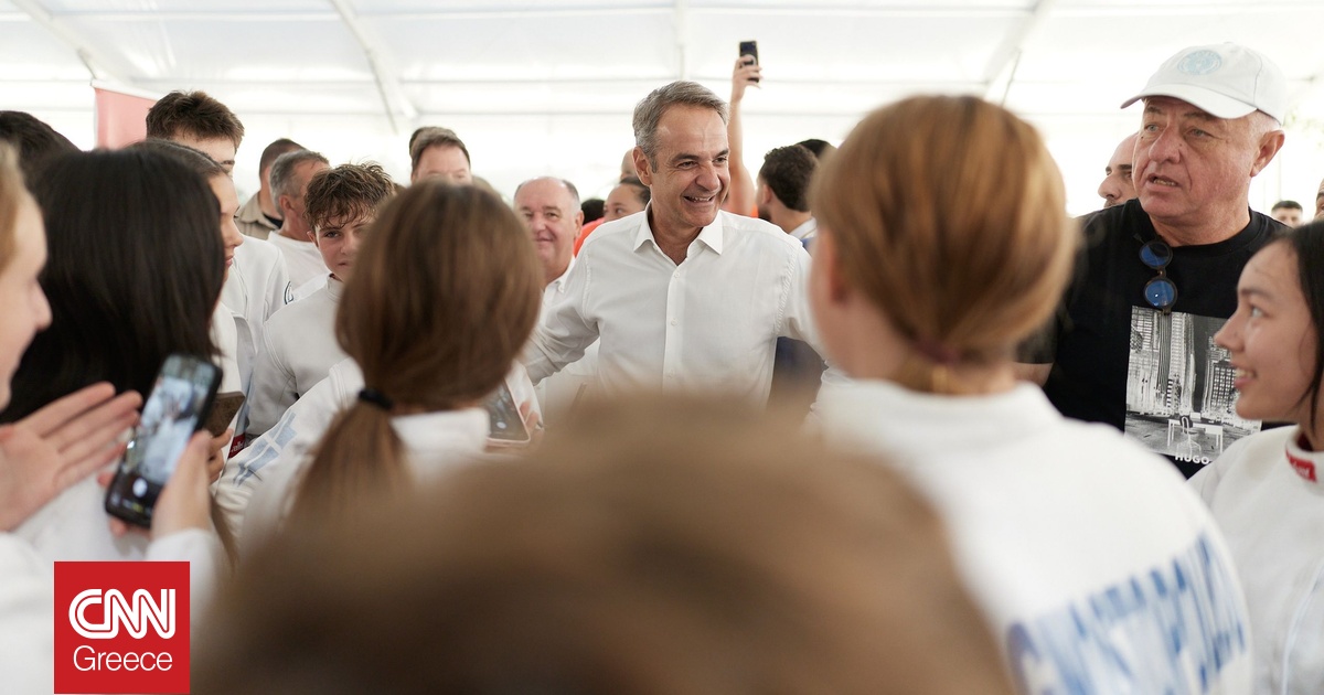 Μητσοτάκης: «Πώς το πράσινο γίνεται μπλε» – Η περιοδεία στη Δ. Μακεδονία, το βίντεο και η… γραβάτα