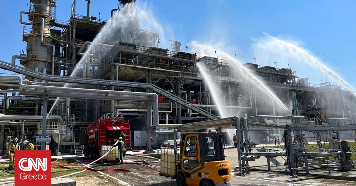Ουκρανία: To Κίεβο λέει πως ο στρατός έπληξε 12 μεγάλα διυλιστήρια στην Ρωσία τον Αύγουστο Ουκρανία: To Κίεβο λέει πως ο στρατός έπληξε 12 μεγάλα διυλιστήρια στην Ρωσία τον Αύγουστο