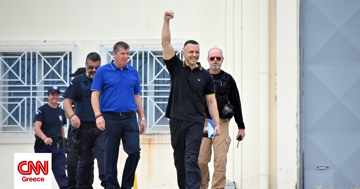 Αποφυλακίστηκε ο Ηλίας Κασιδιάρης – Ανακοίνωσε την ίδρυση κόμματος Αποφυλακίστηκε ο Ηλίας Κασιδιάρης – Ανακοίνωσε την ίδρυση κόμματος