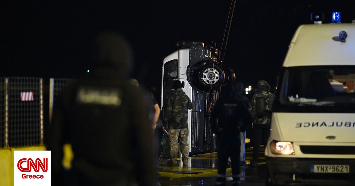 Τραγωδία στον Πειραιά: Τρεις νεκροί από την πτώση οχήματος στο λιμάνι Τραγωδία στον Πειραιά: Τρεις νεκροί από την πτώση οχήματος στο λιμάνι