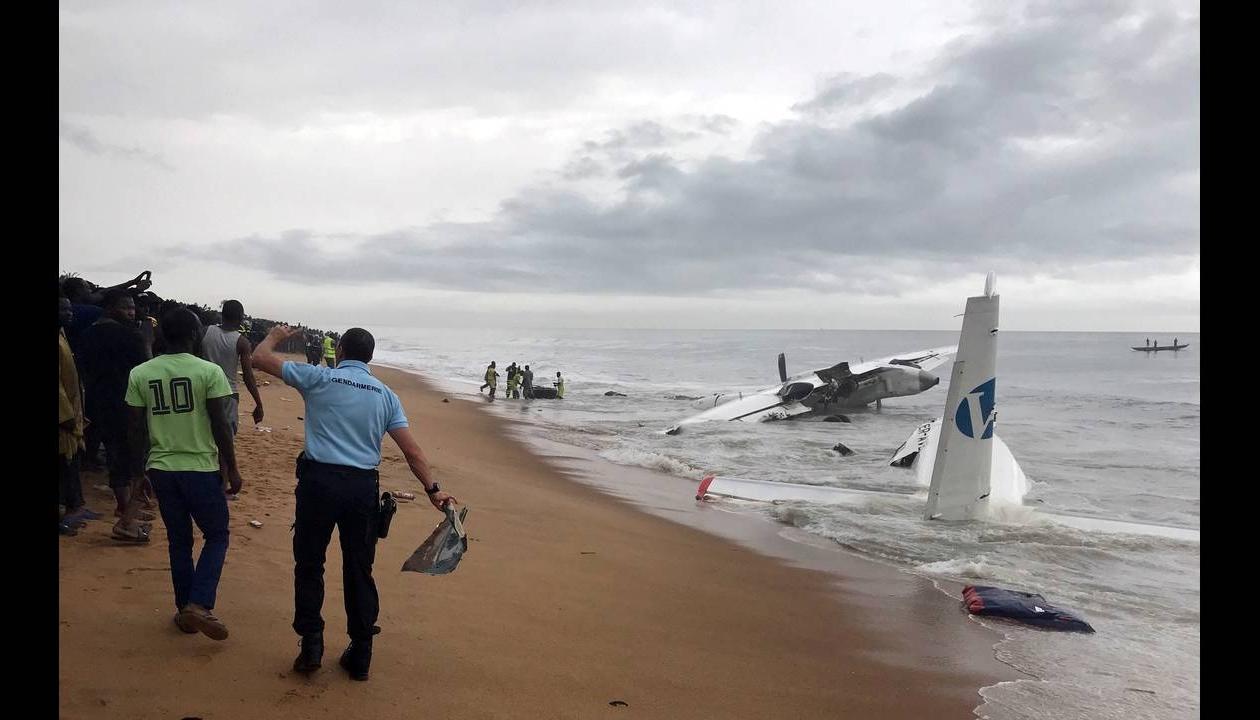 Ακτή Ελεφαντοστού: Εικόνες από το σημείο της συντριβής του αεροσκάφους