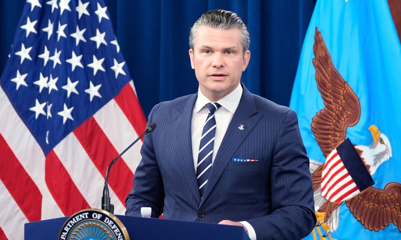 https://img.cnngreece.gr/img/1280/768/80/2026/04/24/hegseth.jpg?t=PEv7Fm0XVIv_-zuMQBTg8Q