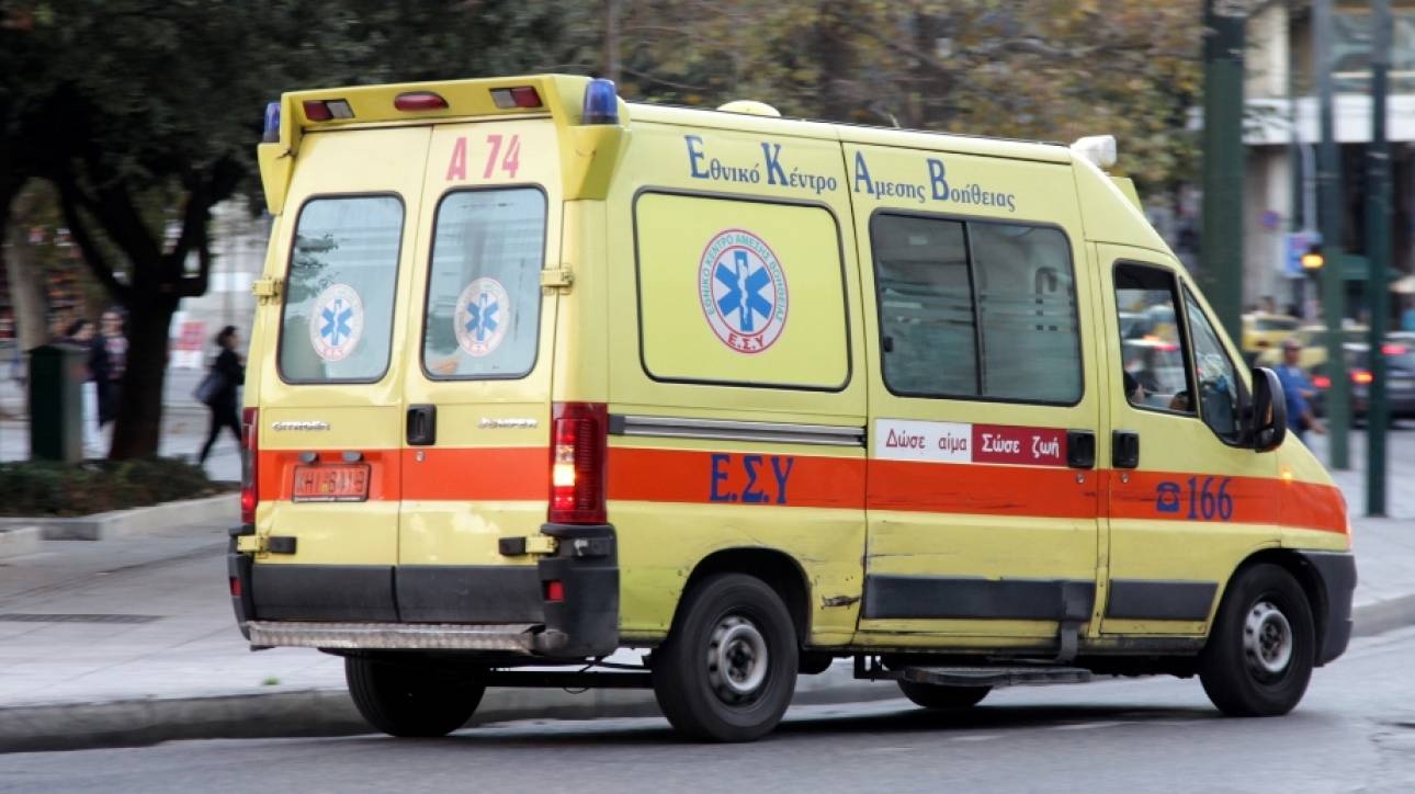 Πάτρα: Αυτοκίνητο έπεσε σε τζαμαρία σούπερ μάρκετ
