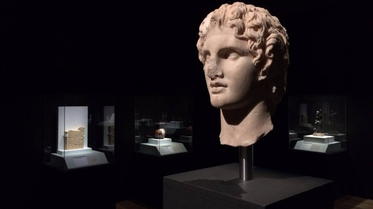 Πώς ταξιδεύουν οι ελληνικές αρχαιότητες; Μια φωτογραφική έκθεση δίνει απαντήσεις