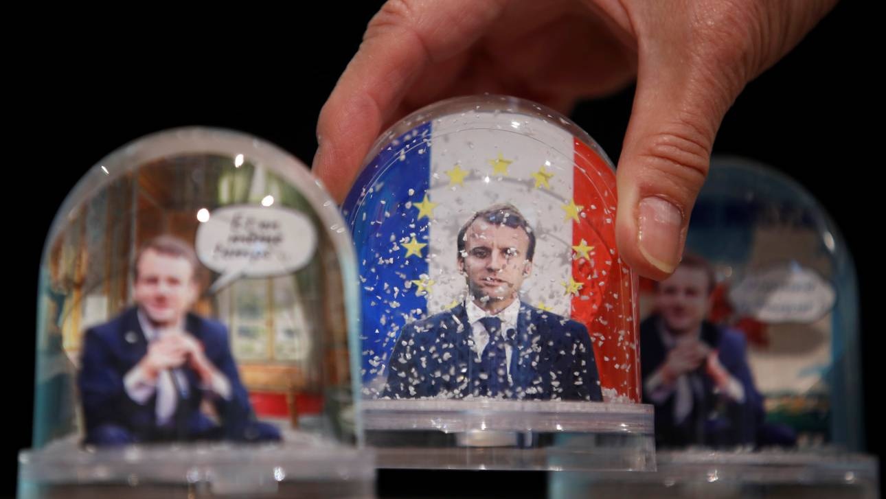 Ο Εμανουέλ Μακρόν έγινε… σουβενίρ