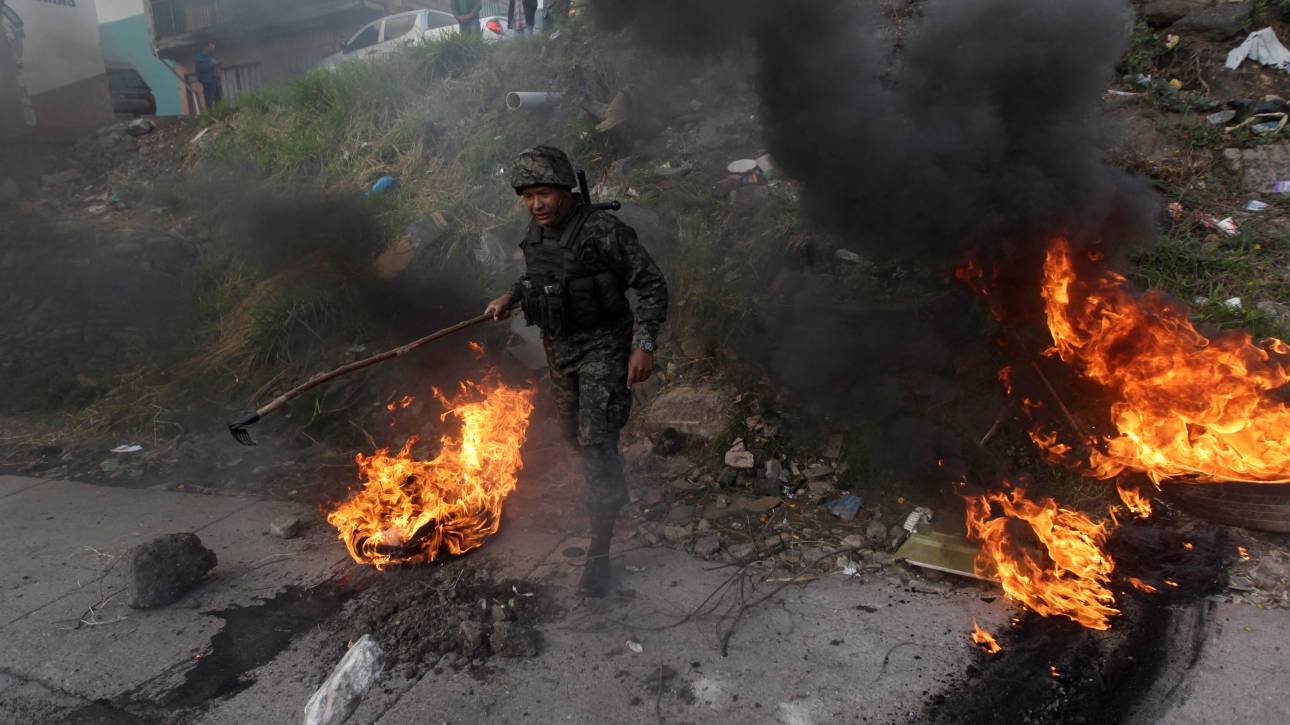 Ονδούρα: Βίαιη απομάκρυνση διαδηλωτών από στρατό και αστυνομία