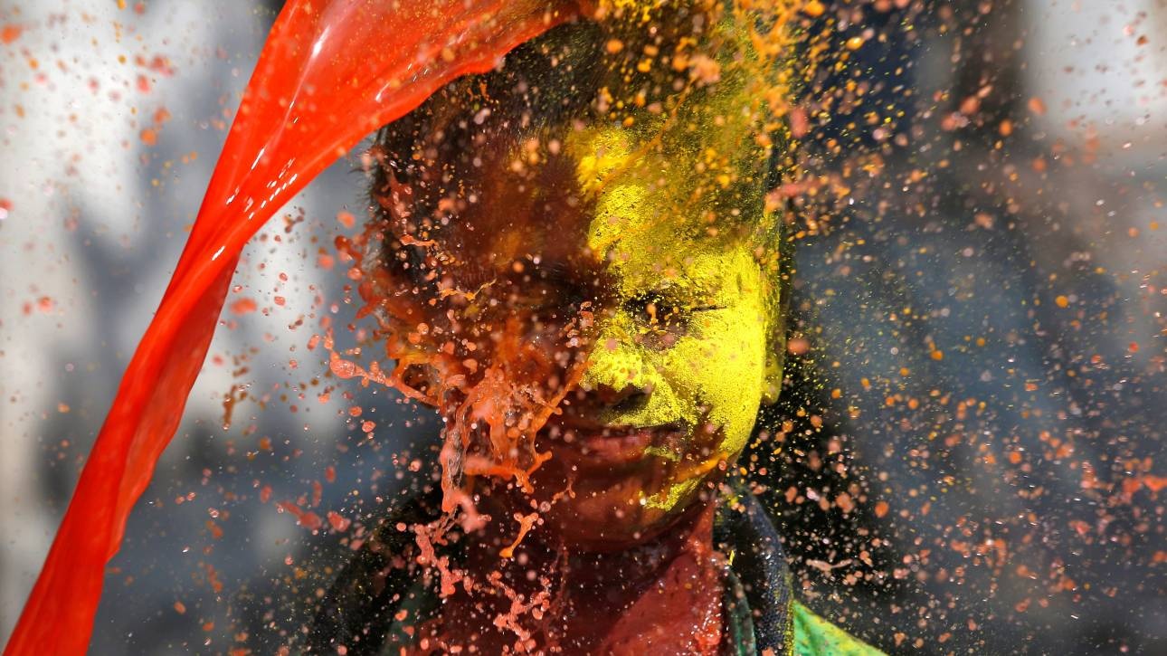 Χόλι: Η γιορτή των χρωμάτων ξεκίνησε στην Ινδία