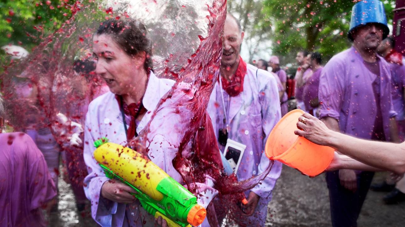 La Batalla de Vino: Η ετήσια «μάχη» του κρασιού στη Ριόχα της Ισπανίας