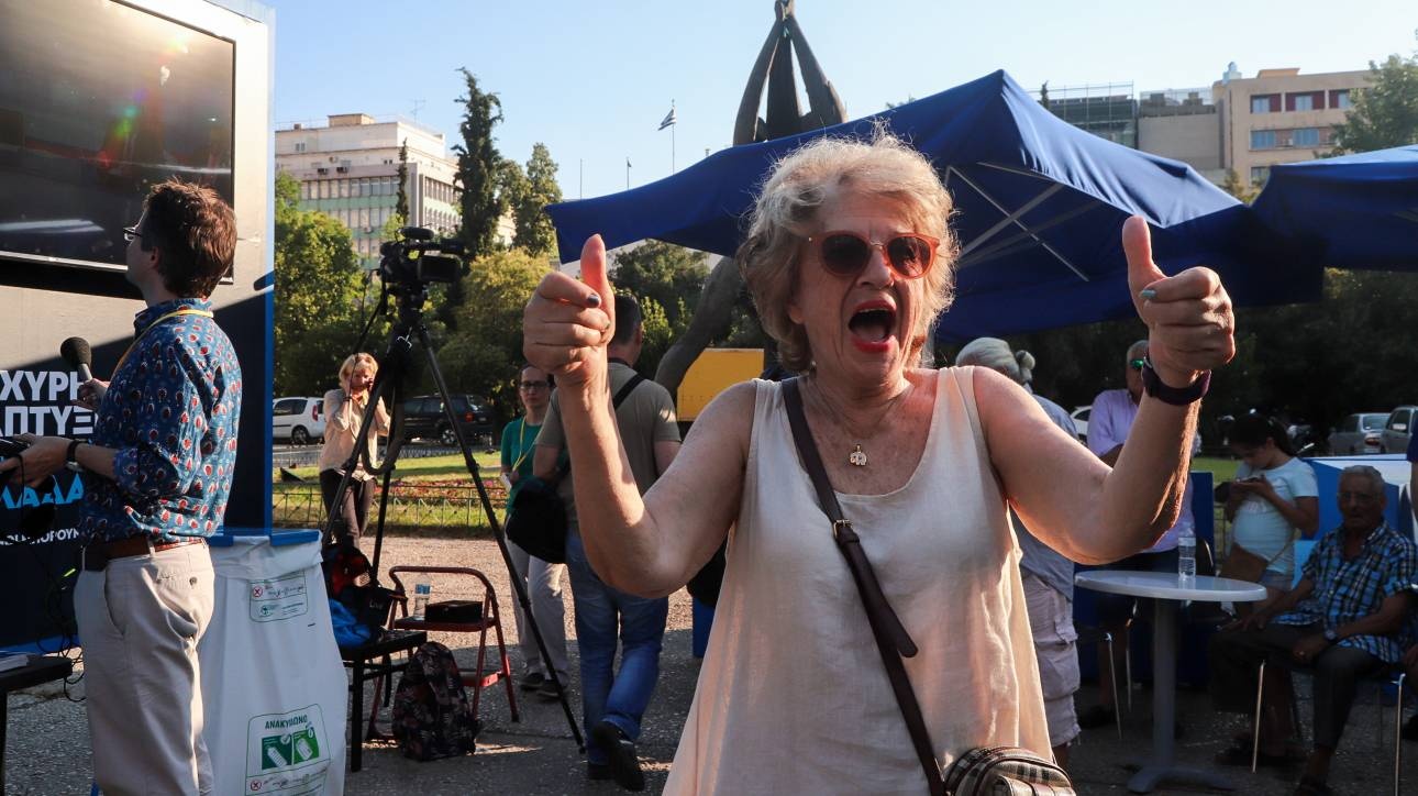 Αποτελέσματα εκλογών 2019: Εικόνες από το εκλογικό κέντρο της ΝΔ στην Κλαυθμώνος