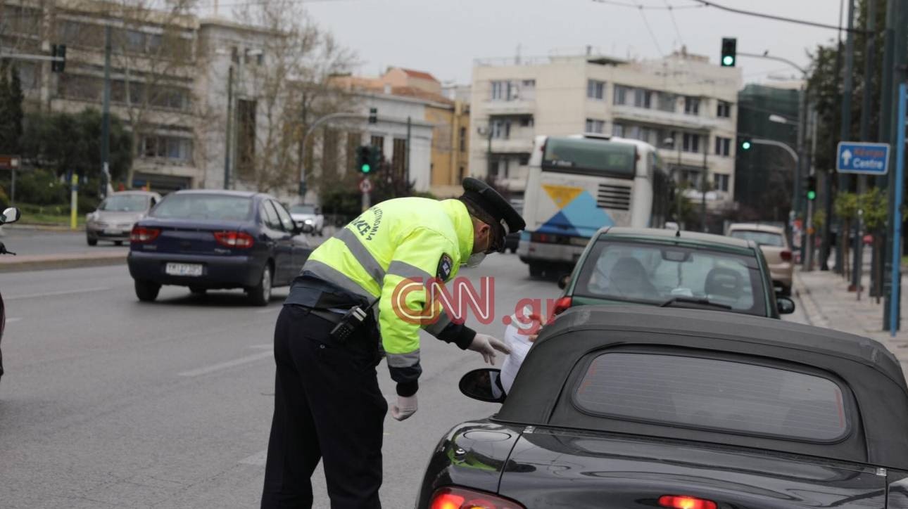 Κορωνοϊός: Άδειοι δρόμοι, απολυμάνσεις και έλεγχοι στην Αθήνα