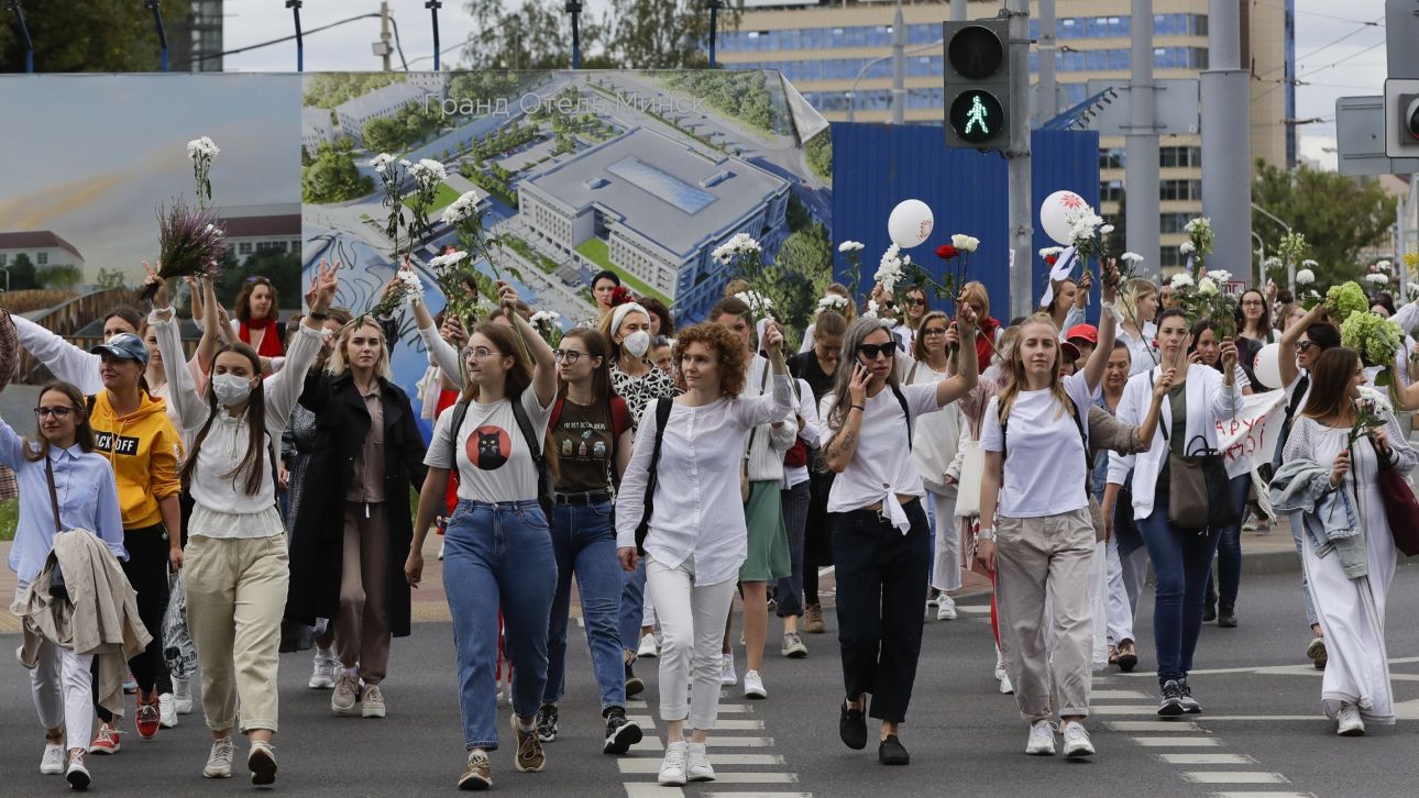 Στο χάος βυθίζεται η Λευκορωσία: Ανθρώπινες αλυσίδες κόντρα στη βίαιη καταστολή