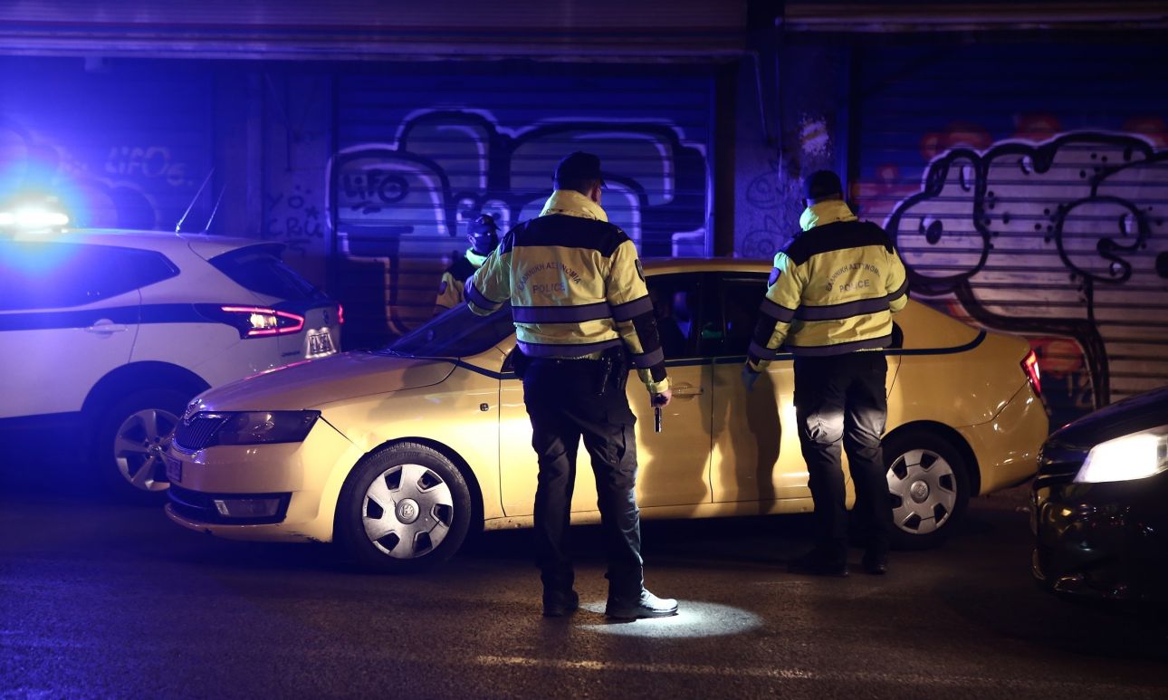 Lockdown: Έλεγχοι της Τροχαίας σε οδηγούς στην Λεωφόρο Ηλιουπόλεως