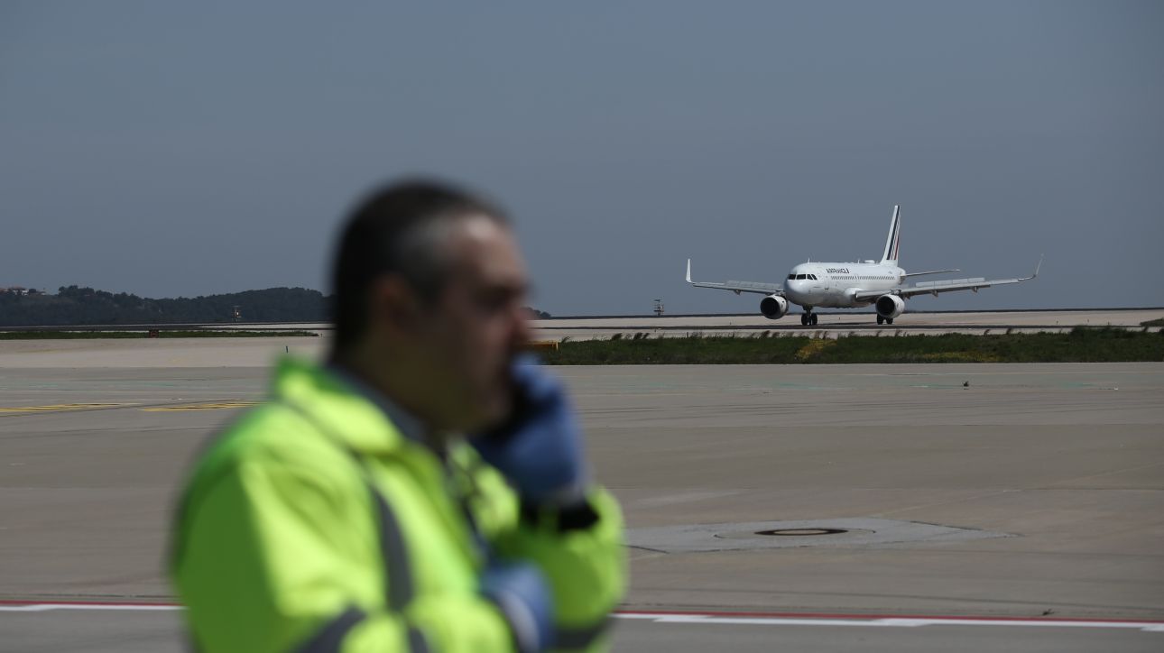 &Omicron;&iota; &epsilon;&kappa;&pi;&omicron;&mu;&pi;έ&sigmaf; &delta;&iota;&omicron;&xi;&epsilon;&iota;&delta;ί&omicron;&upsilon; &tau;&omicron;&upsilon; ά&nu;&theta;&rho;&alpha;&kappa;&alpha; &alpha;&nu;&epsilon;&beta;ά&zeta;&omicron;&upsilon;&nu; &tau;&omicron; &kappa;ό&sigma;&tau;&omicron;&sigmaf; &sigma;&epsilon; &epsilon;&upsilon;&rho;&omega;&pi;&alpha;ϊ&kappa;ά &alpha;&epsilon;&rho;&omicron;&delta;&rho;ό&mu;&iota;&alpha; &kappa;&alpha;&iota; &alpha;&epsilon;&rho;&omicron;&pi;&omicron;&rho;&iota;&kappa;έ&sigmaf;