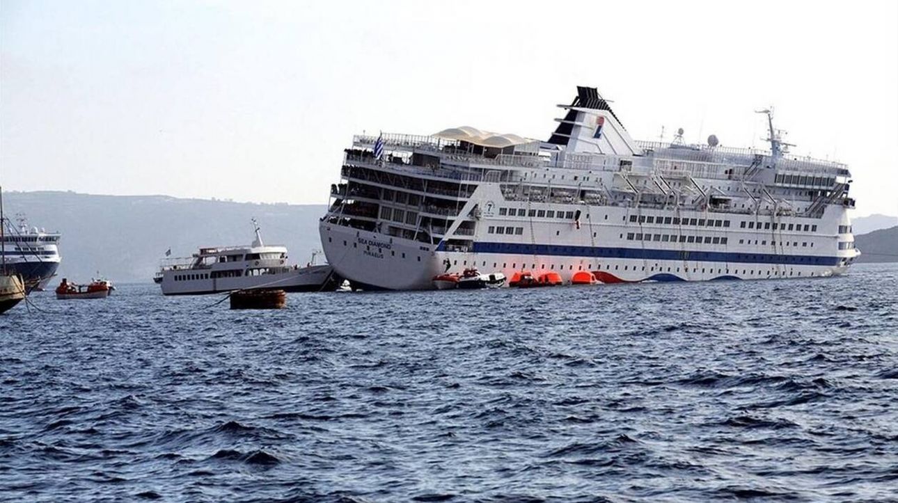 Σαν σήμερα: Η 5η Απριλίου στην Ιστορία - Το «Sea Diamond» εξοκείλει ανοιχτά της Σαντορίνης